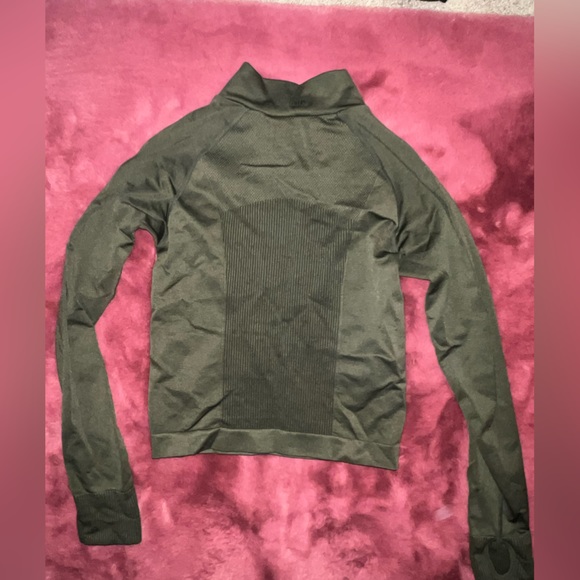 Pink slightly worn women’s xs workout top - Picture 4 of 4